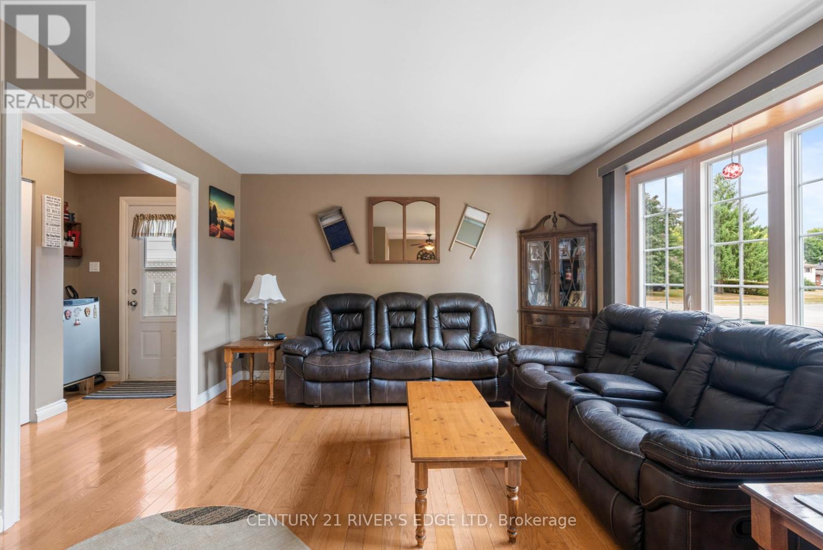 Photo 32 of 801 Tupper Street, Brockville ON