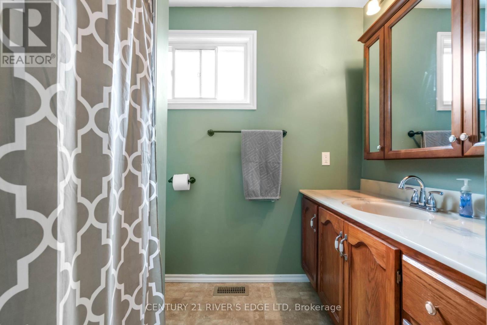 Photo 37 of 801 Tupper Street, Brockville ON