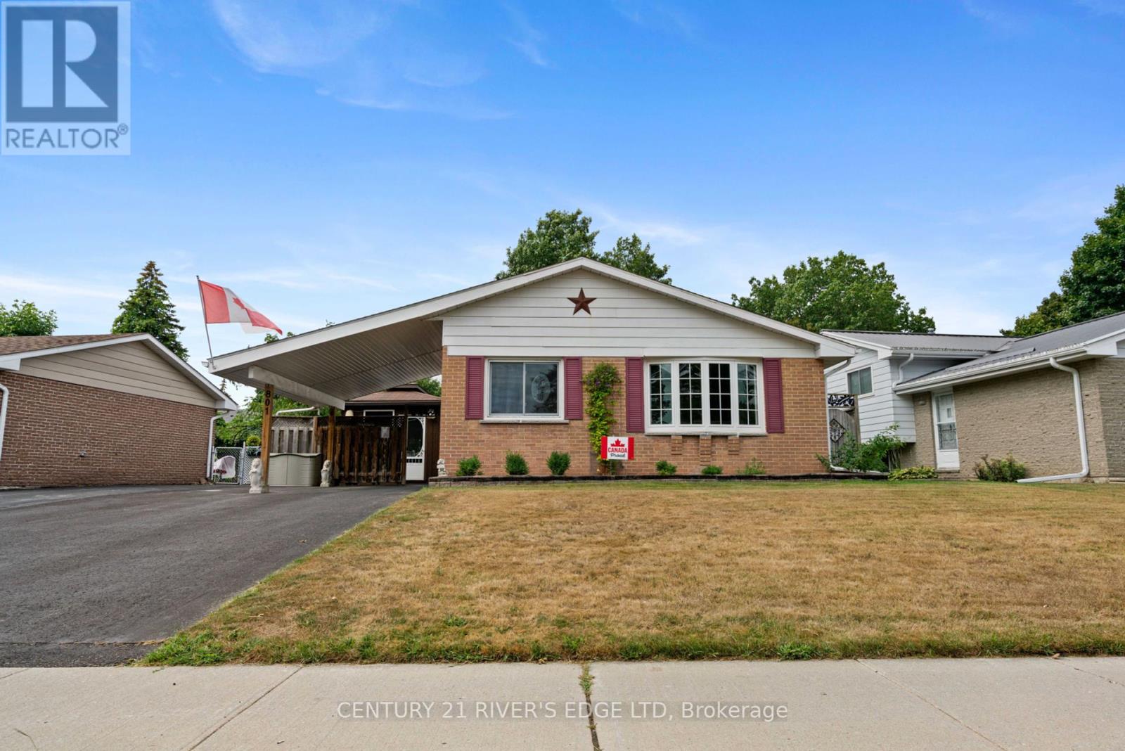 Photo 2 of 801 Tupper Street, Brockville ON