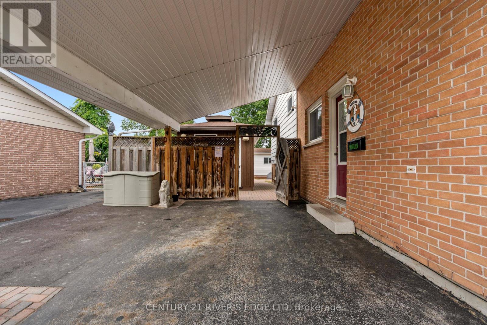 Photo 10 of 801 Tupper Street, Brockville ON