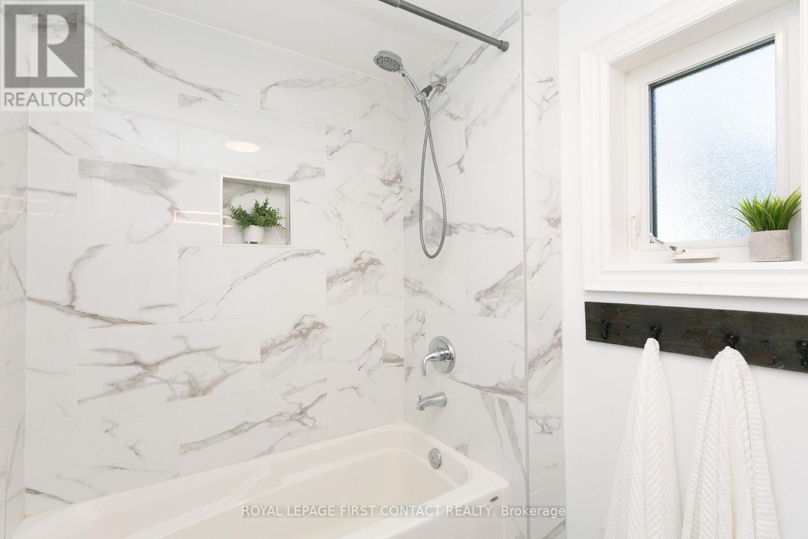 Photo 16 of 330 Laclie Street, Orillia ON