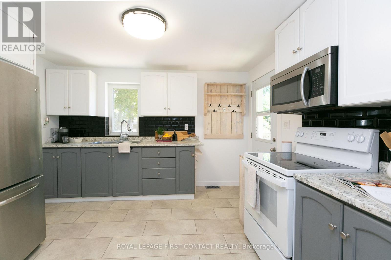 Photo 17 of 330 Laclie Street, Orillia ON