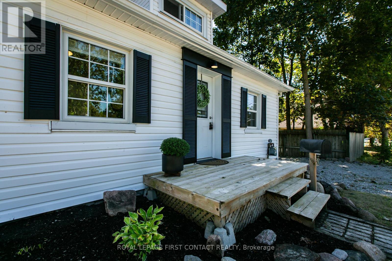 Photo 3 of 330 Laclie Street, Orillia ON