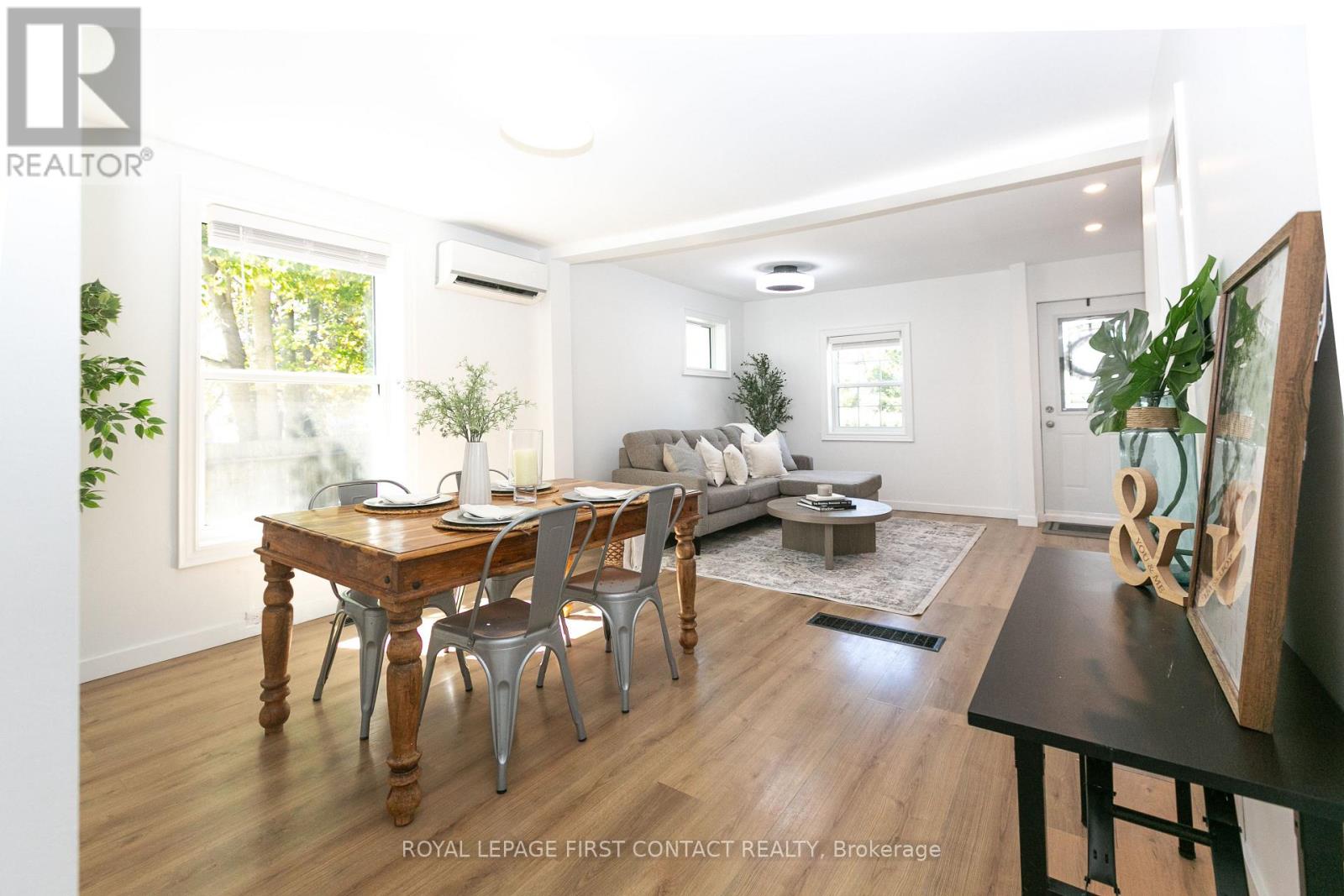 Photo 5 of 330 Laclie Street, Orillia ON