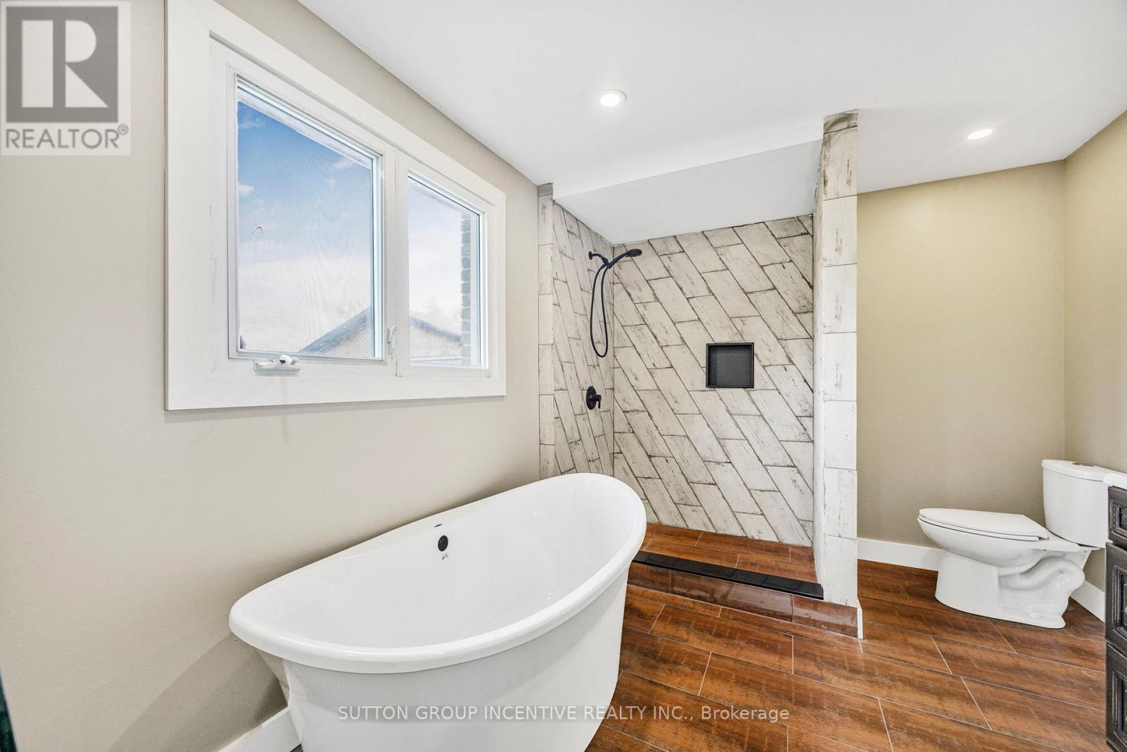 Photo 16 of 2266 Foxmead Road, Oromedonte ON