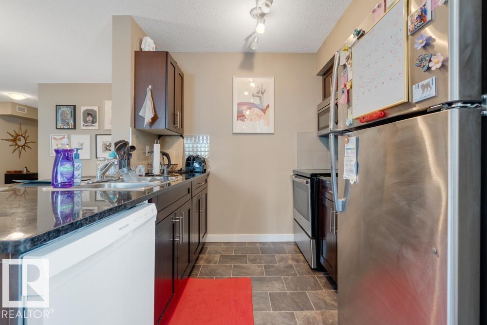 Photo 24 of 102 5816 Mullen Pl Nw, Edmonton AB