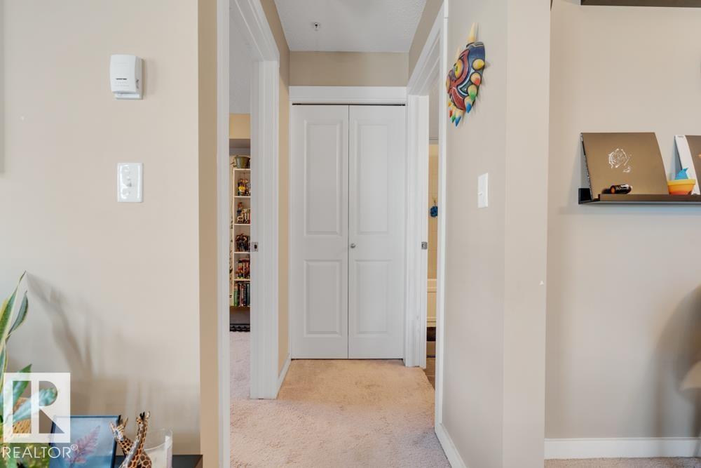 Photo 23 of 102 5816 Mullen Pl Nw, Edmonton AB