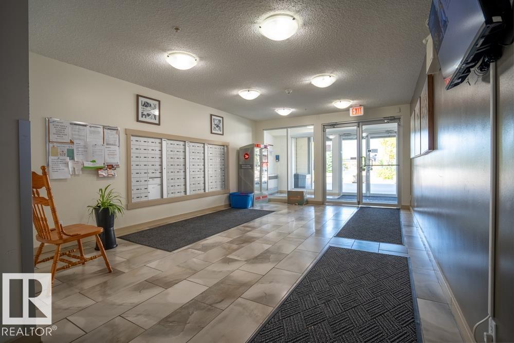 Photo 9 of 102 5816 Mullen Pl Nw, Edmonton AB
