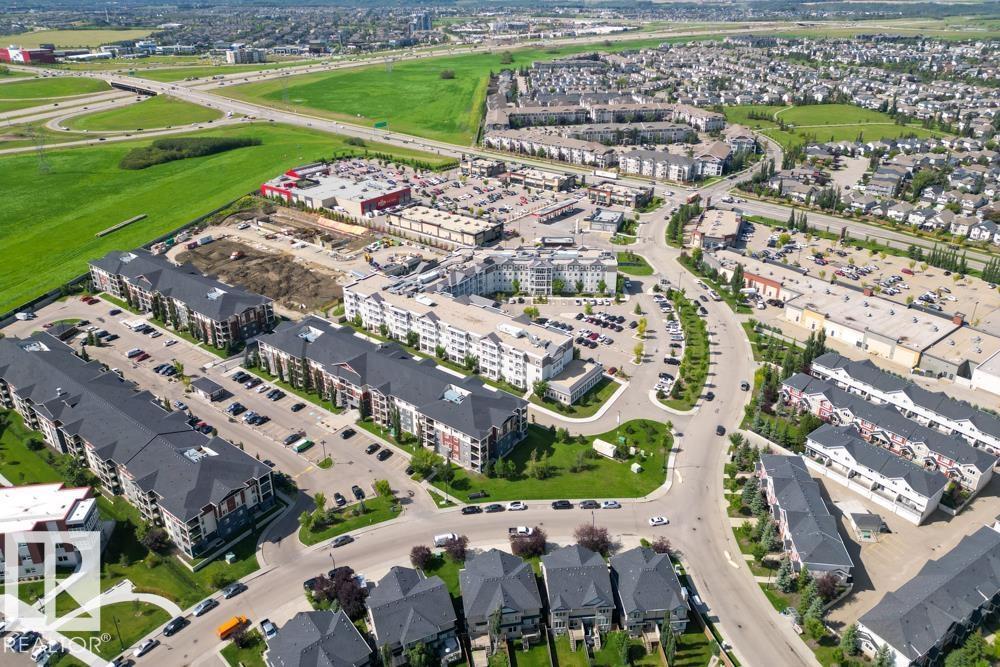 Photo 13 of 102 5816 Mullen Pl Nw, Edmonton AB