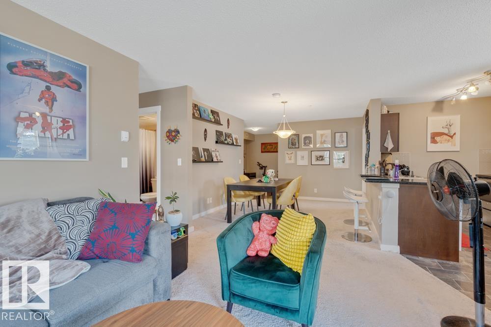 Photo 19 of 102 5816 Mullen Pl Nw, Edmonton AB
