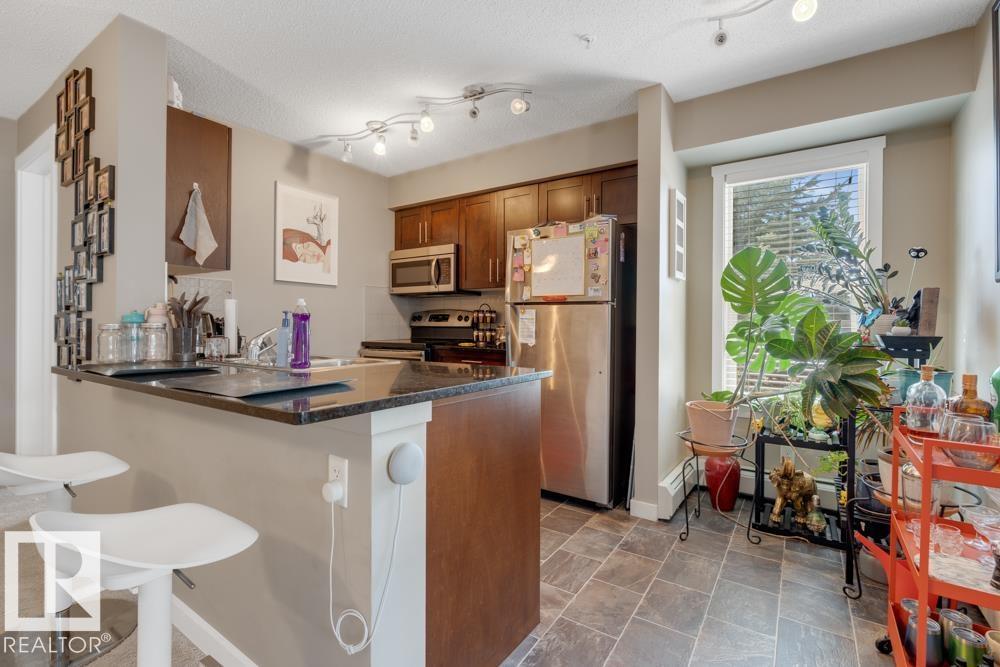 Photo 25 of 102 5816 Mullen Pl Nw, Edmonton AB