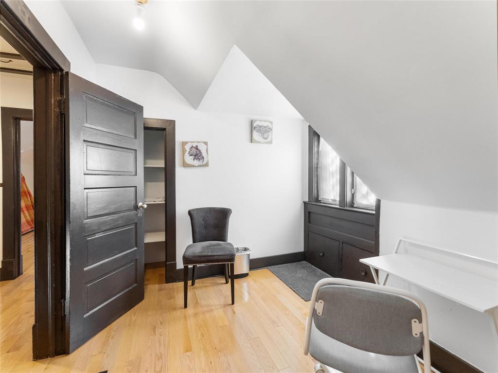 Photo 18 of 211 Queen Avenue, Selkirk MB
