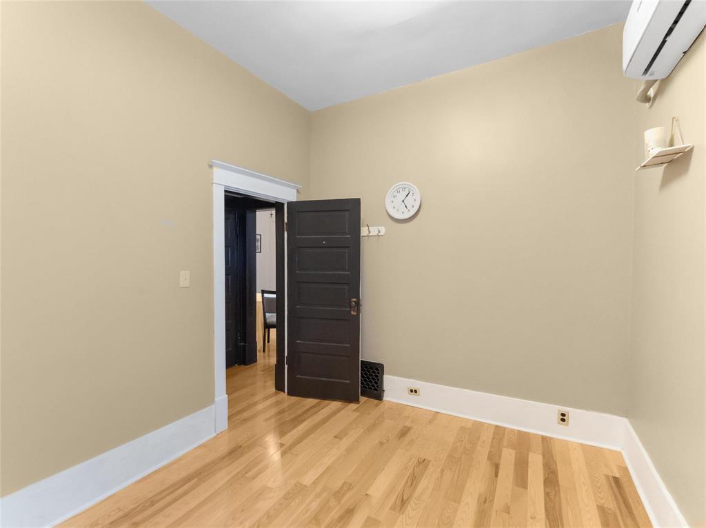 Photo 19 of 211 Queen Avenue, Selkirk MB