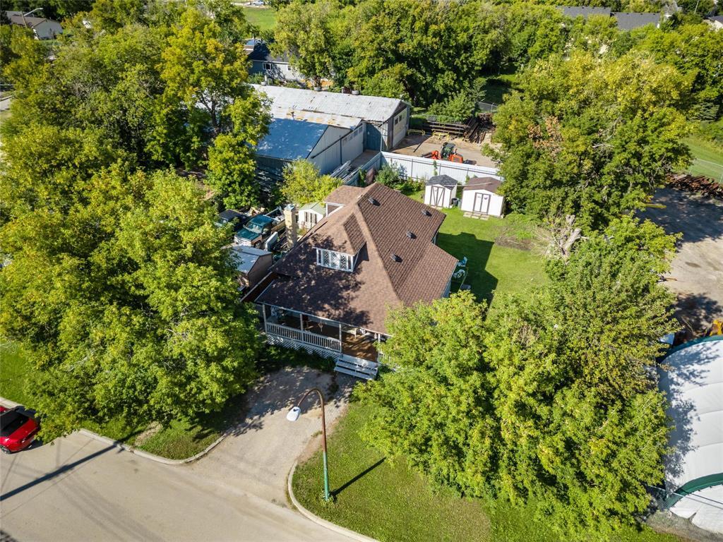 Photo 3 of 211 Queen Avenue, Selkirk MB