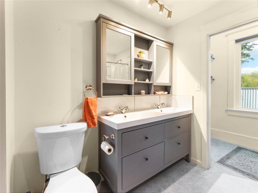 Photo 21 of 211 Queen Avenue, Selkirk MB