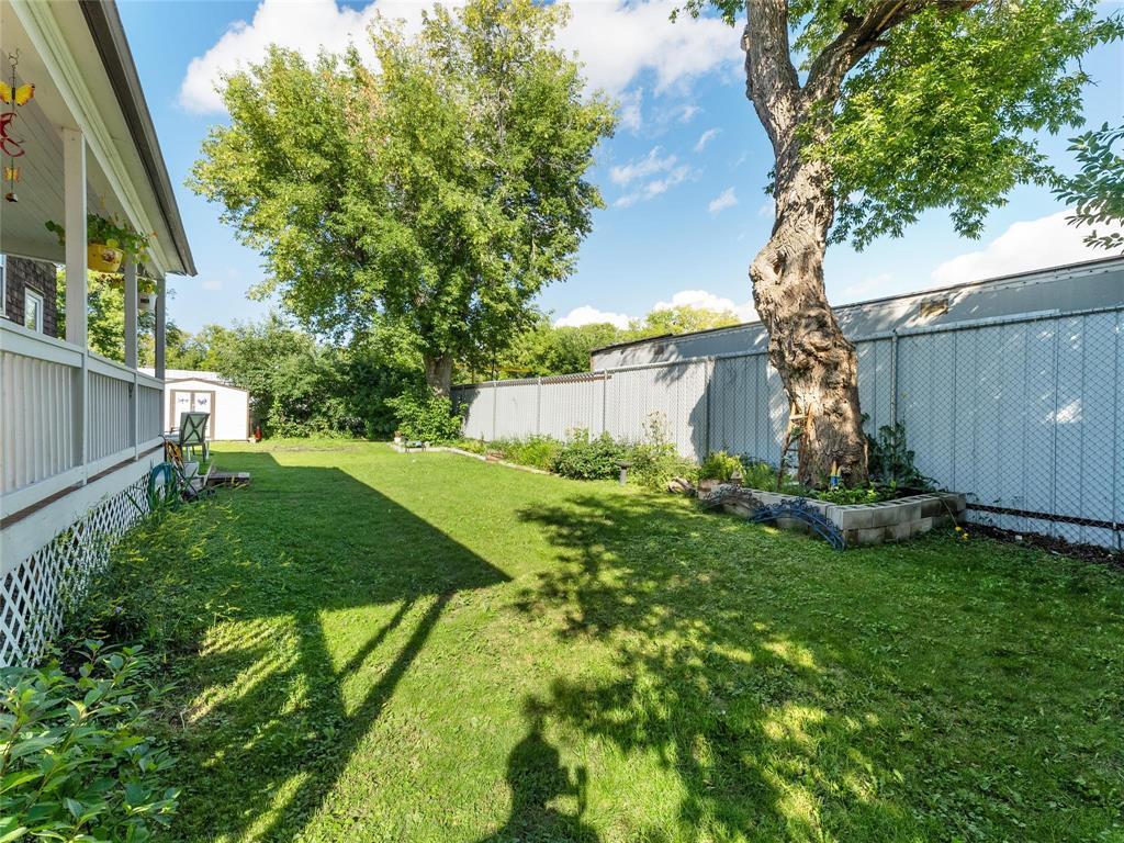Photo 29 of 211 Queen Avenue, Selkirk MB
