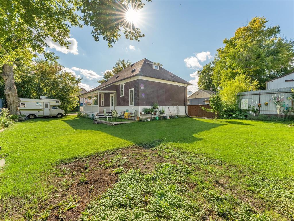 Photo 4 of 211 Queen Avenue, Selkirk MB
