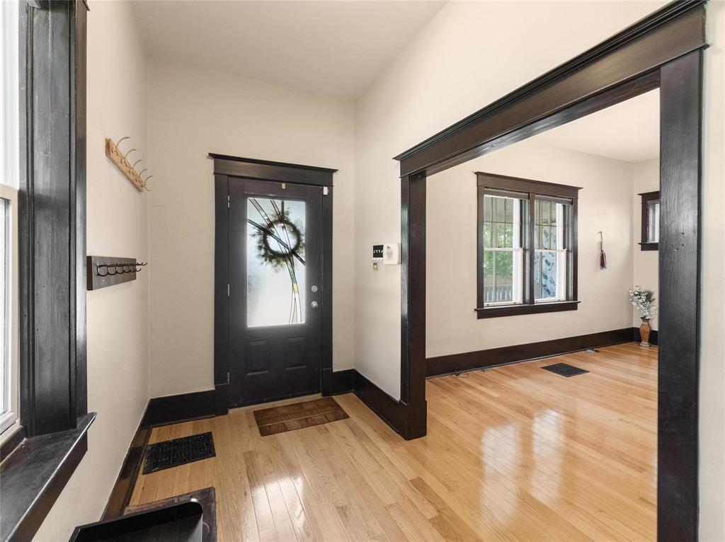 Photo 10 of 211 Queen Avenue, Selkirk MB