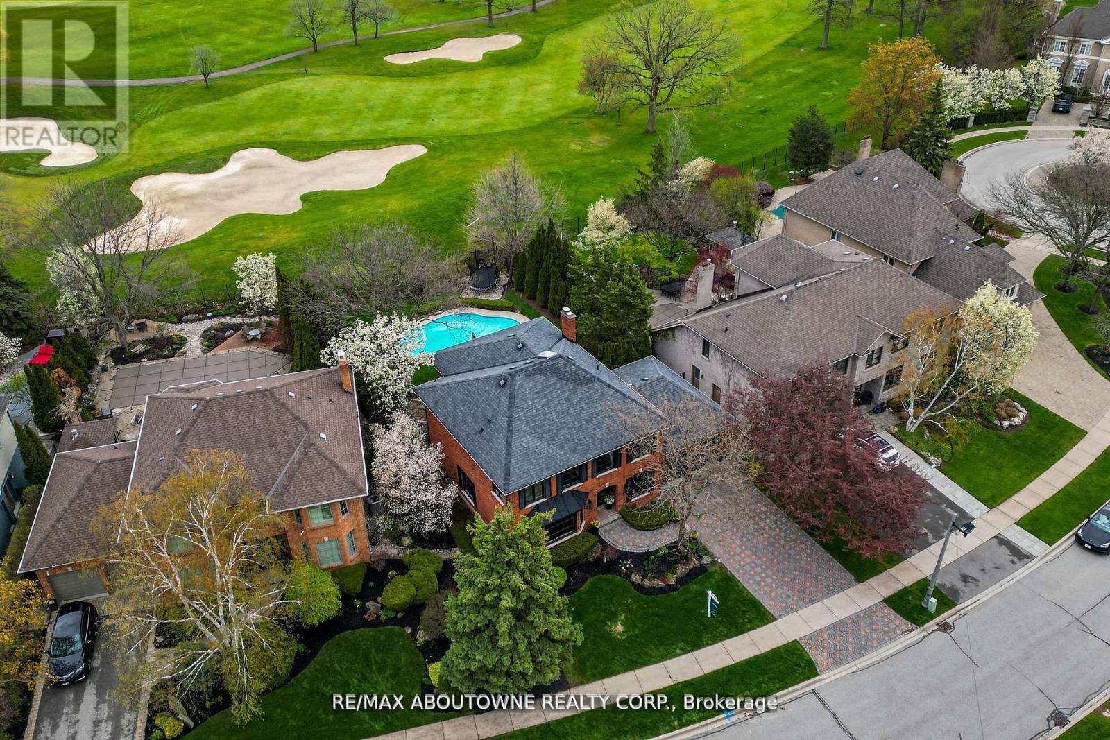 Photo 37 of 1319 Greeneagle Drive, Oakville ON
