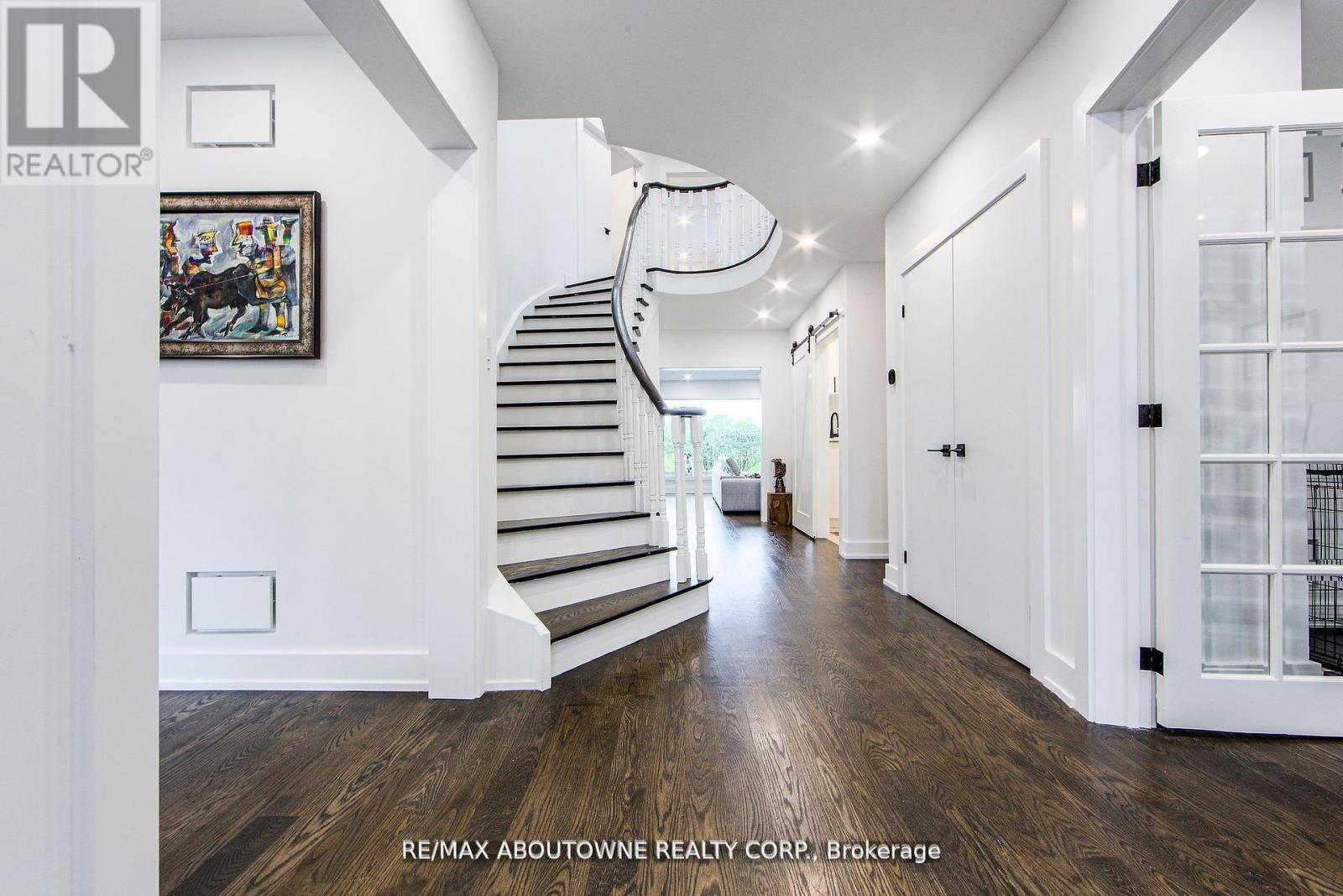 Photo 7 of 1319 Greeneagle Drive, Oakville ON