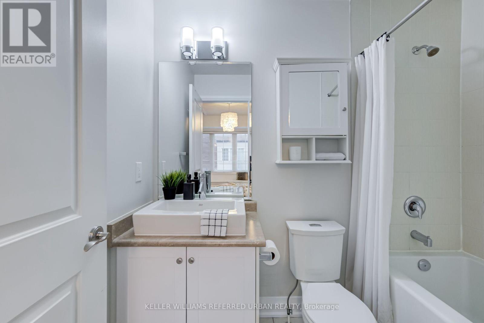 Photo 18 of 68 Raffeix Lane, Toronto ON