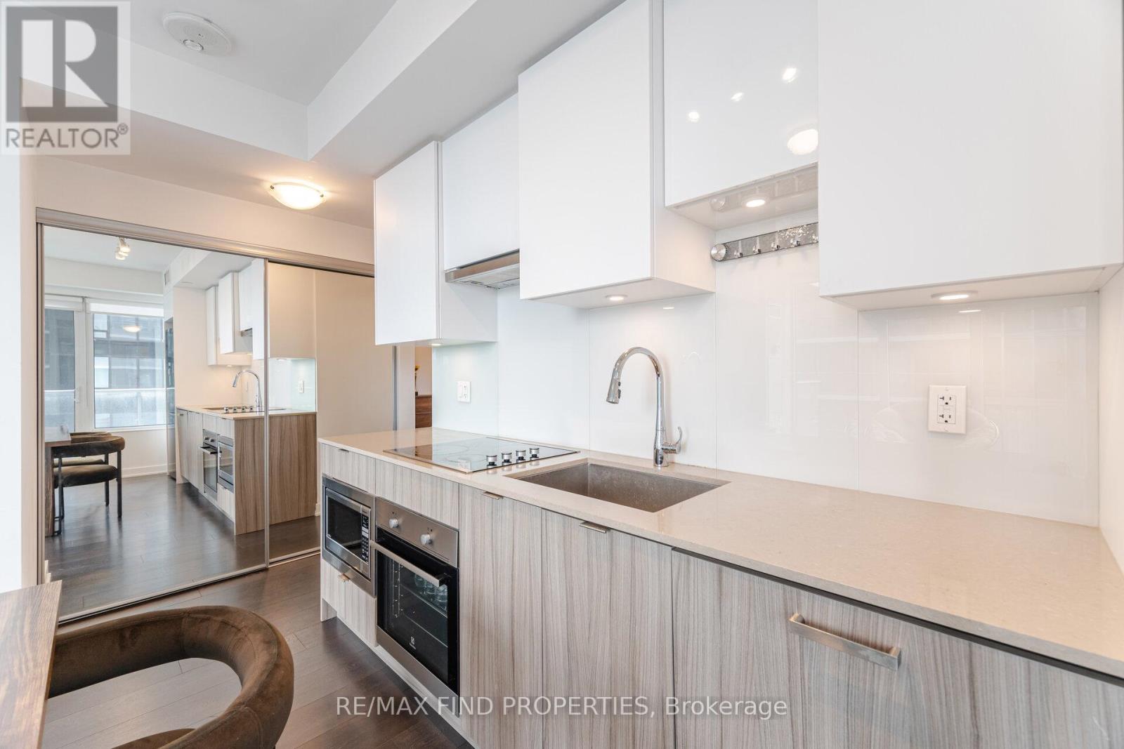 Photo 37 of 2304 99 Broadway Avenue, Toronto ON