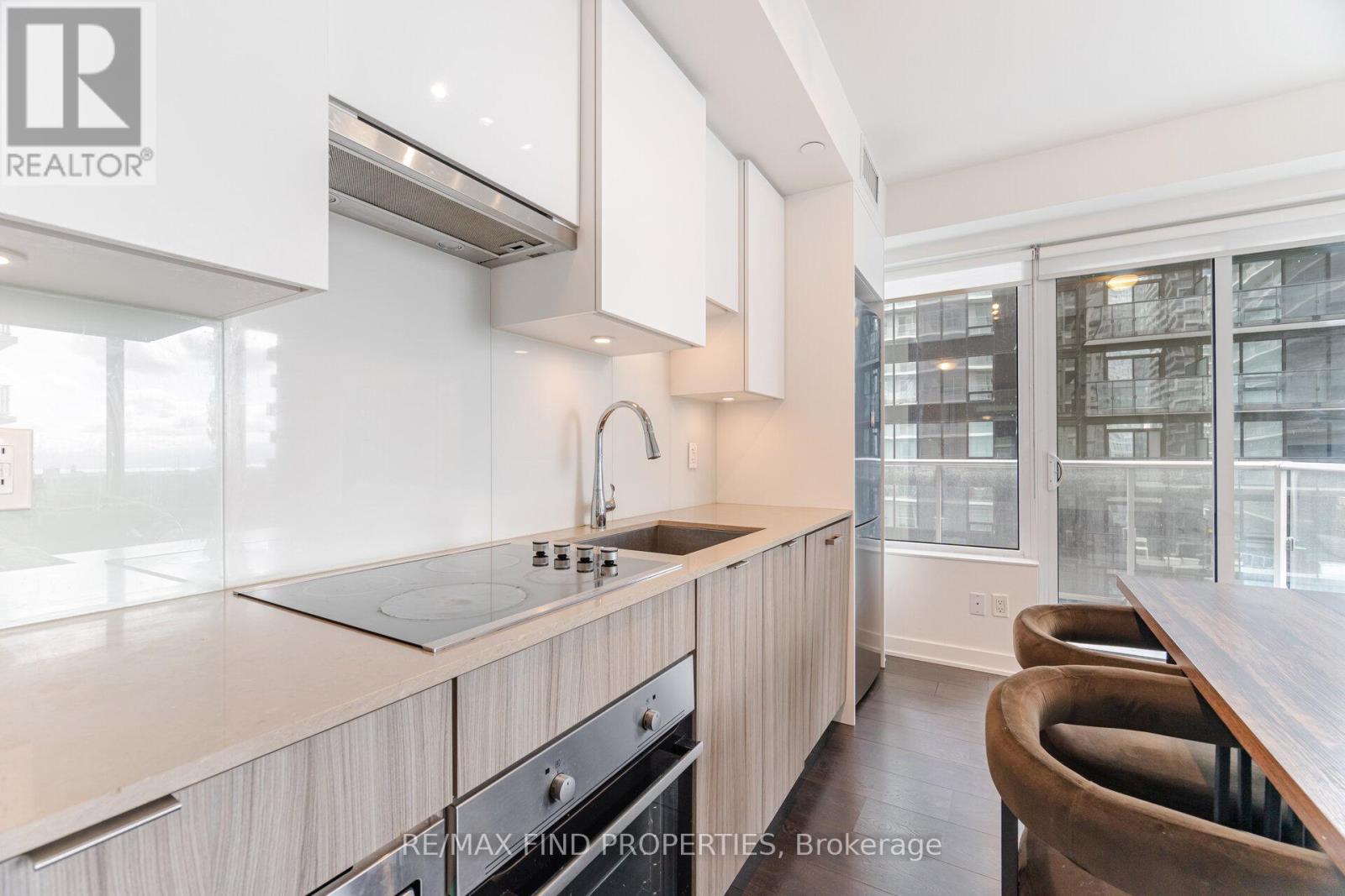 Photo 1 of 2304 99 Broadway Avenue, Toronto ON