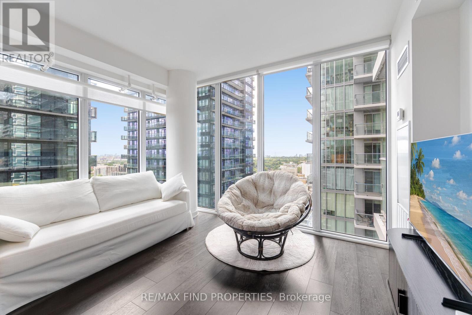 Photo 33 of 2304 99 Broadway Avenue, Toronto ON