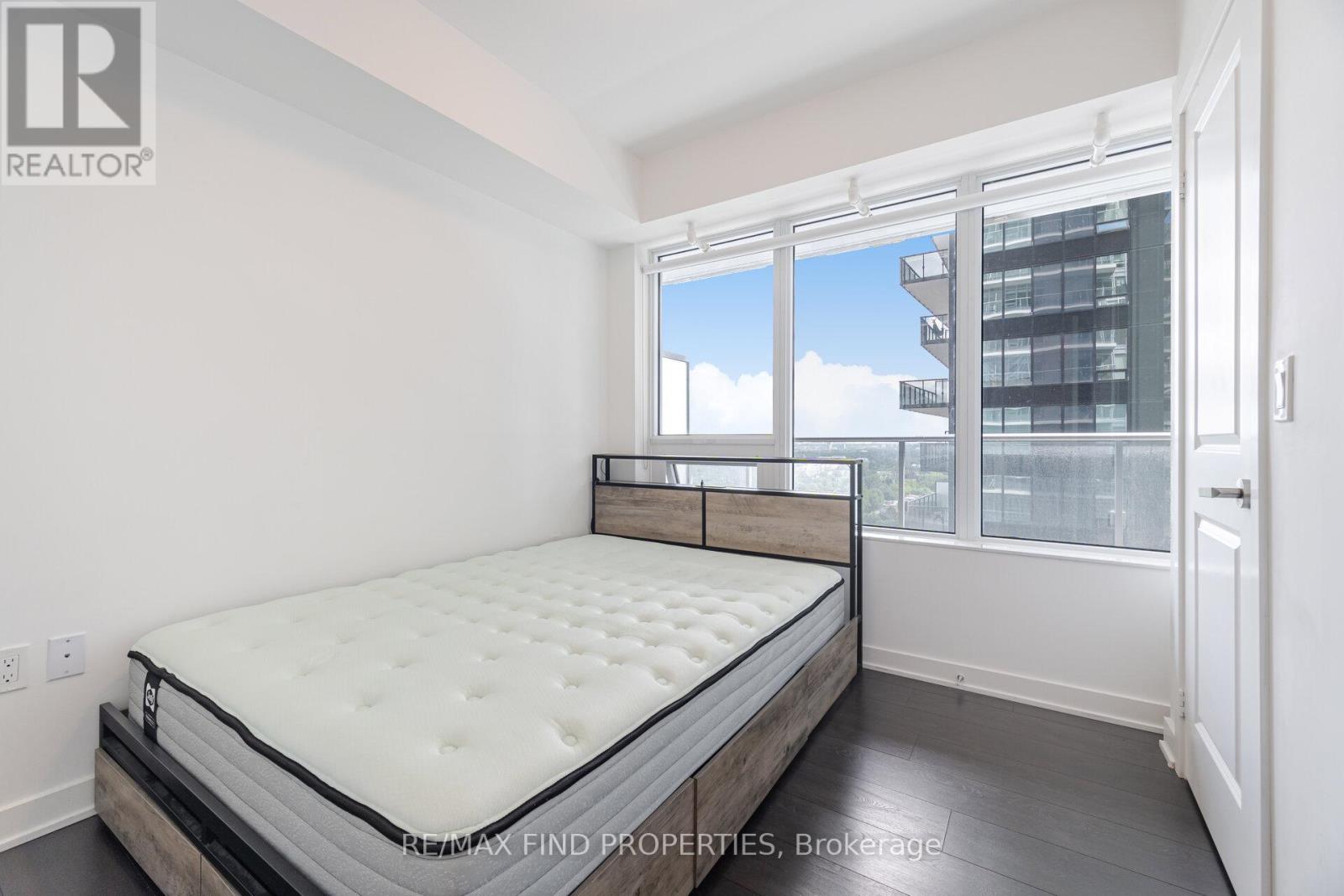 Photo 17 of 2304 99 Broadway Avenue, Toronto ON