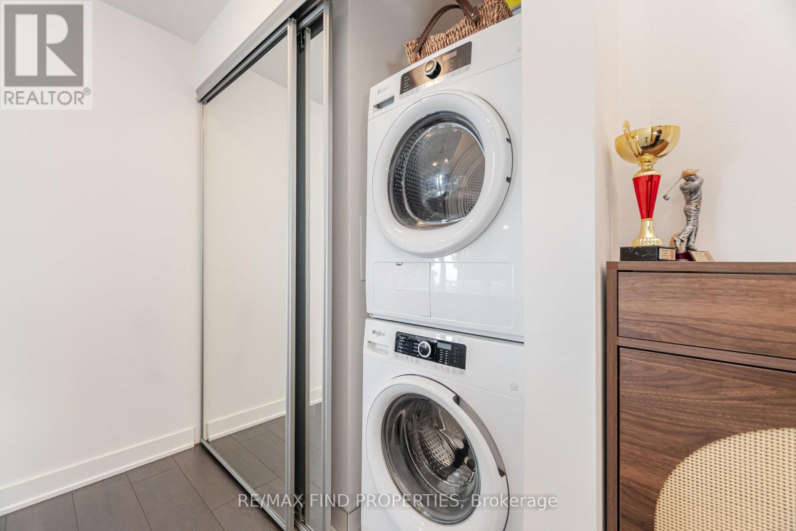 Photo 9 of 2304 99 Broadway Avenue, Toronto ON