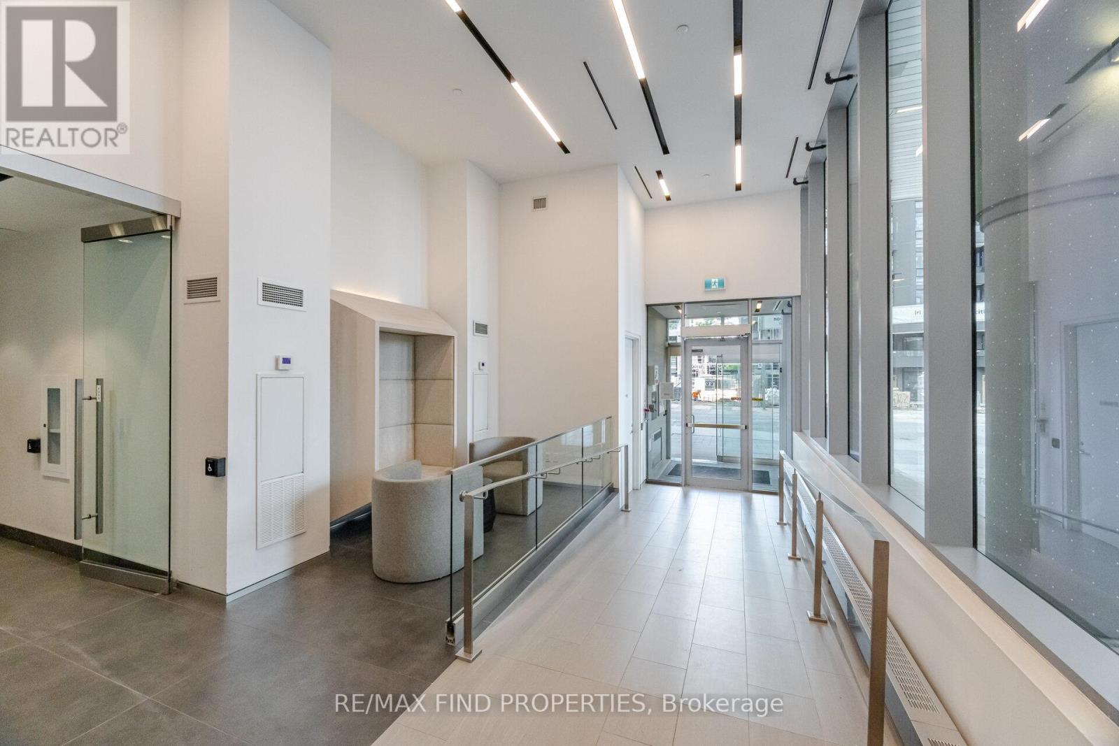 Photo 20 of 2304 99 Broadway Avenue, Toronto ON