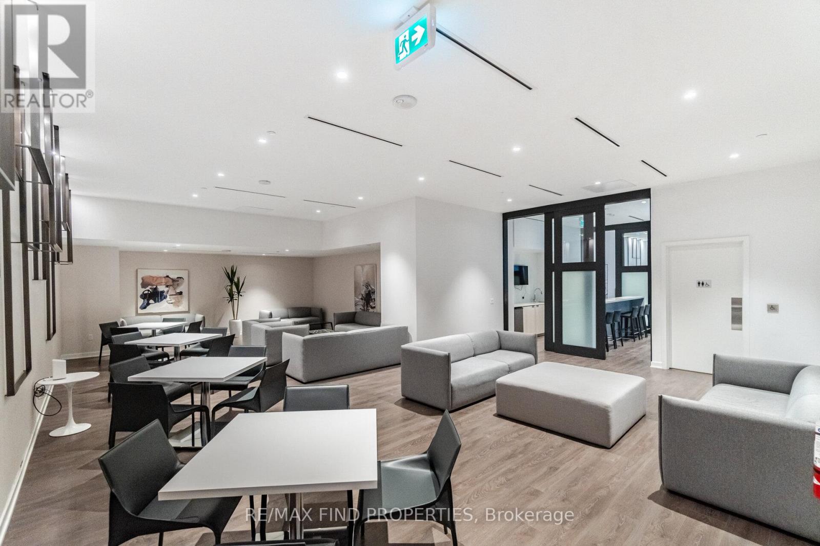 Photo 30 of 2304 99 Broadway Avenue, Toronto ON