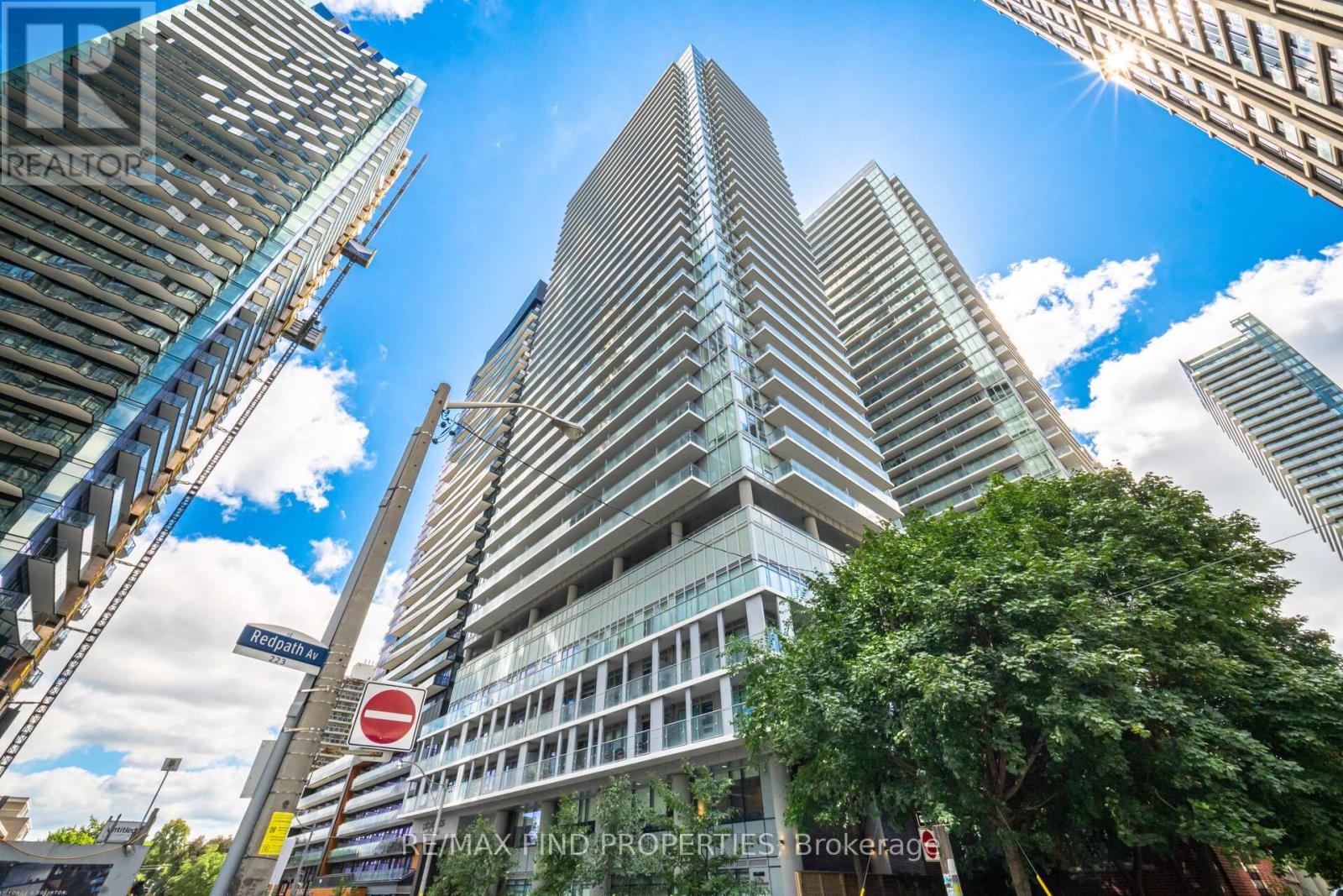 Photo 32 of 2304 99 Broadway Avenue, Toronto ON