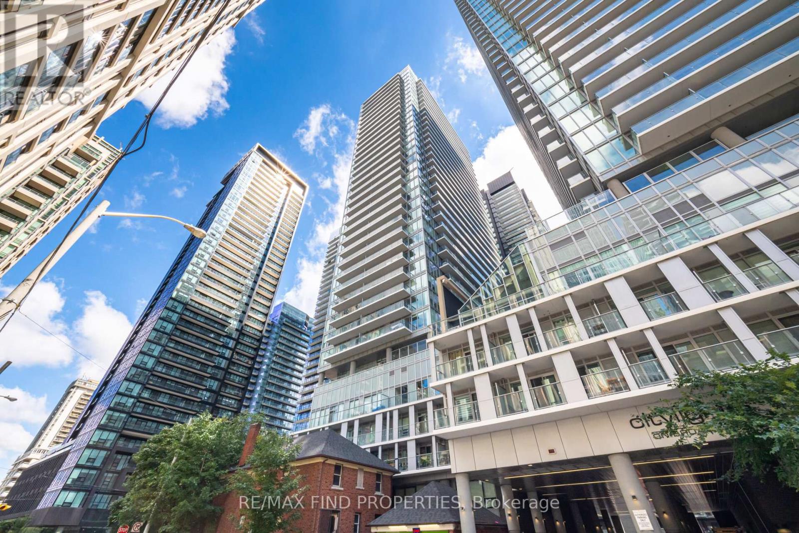 Photo 15 of 2304 99 Broadway Avenue, Toronto ON