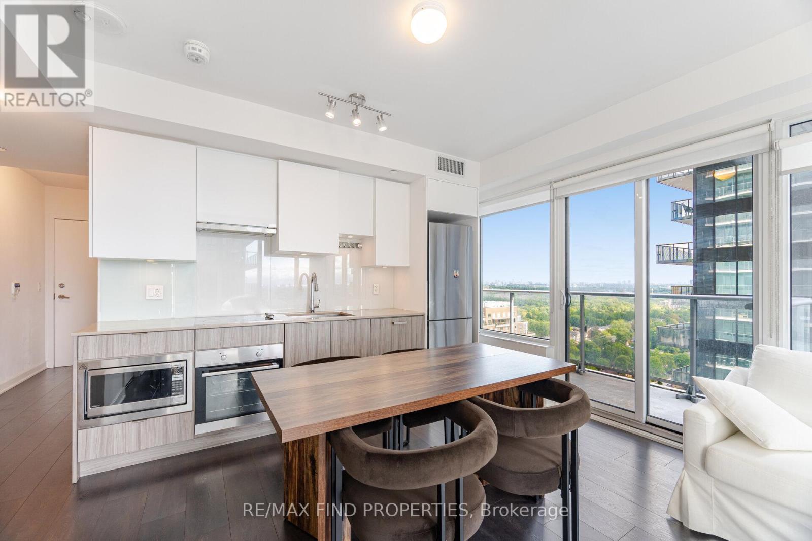 Photo 10 of 2304 99 Broadway Avenue, Toronto ON
