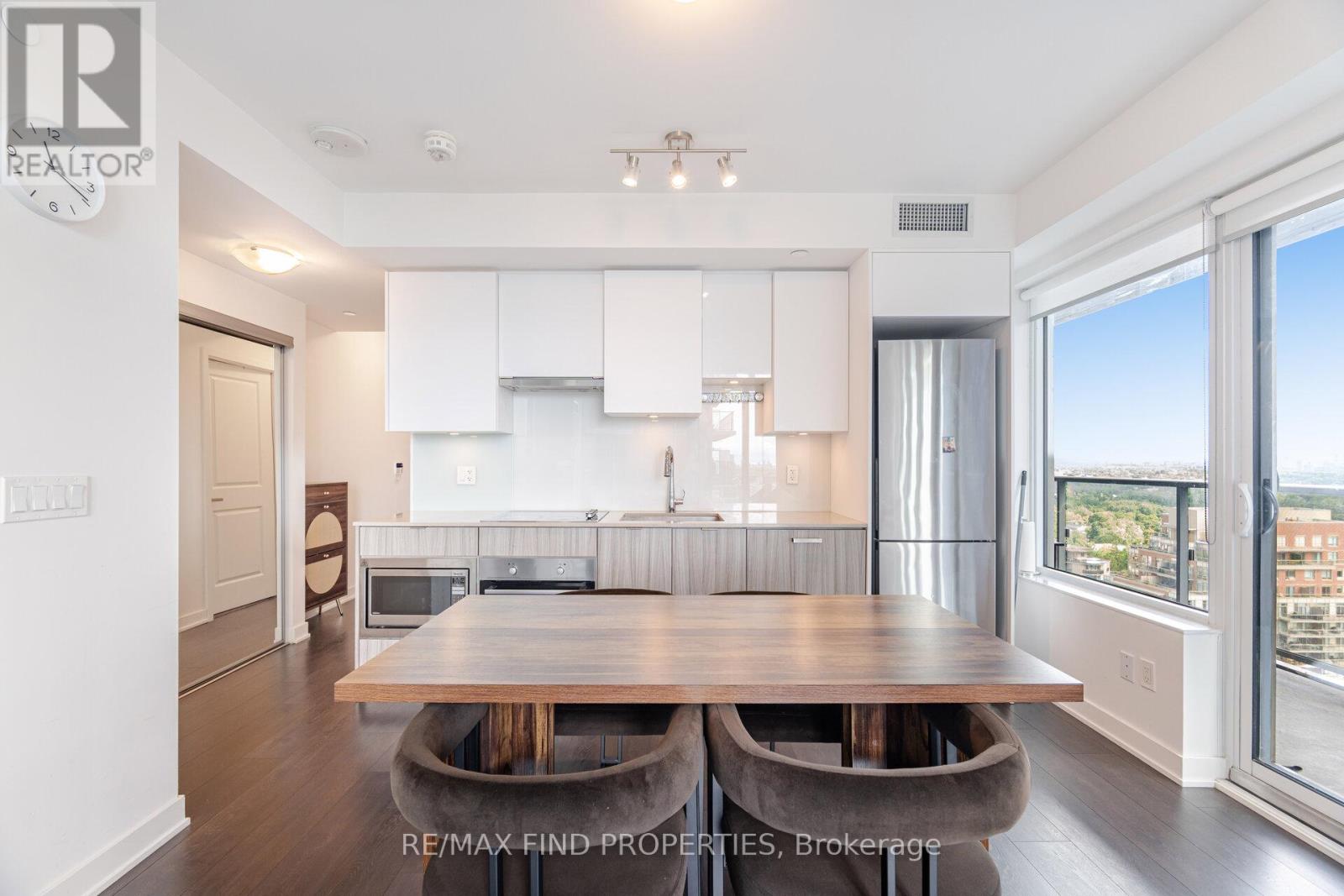 Photo 13 of 2304 99 Broadway Avenue, Toronto ON