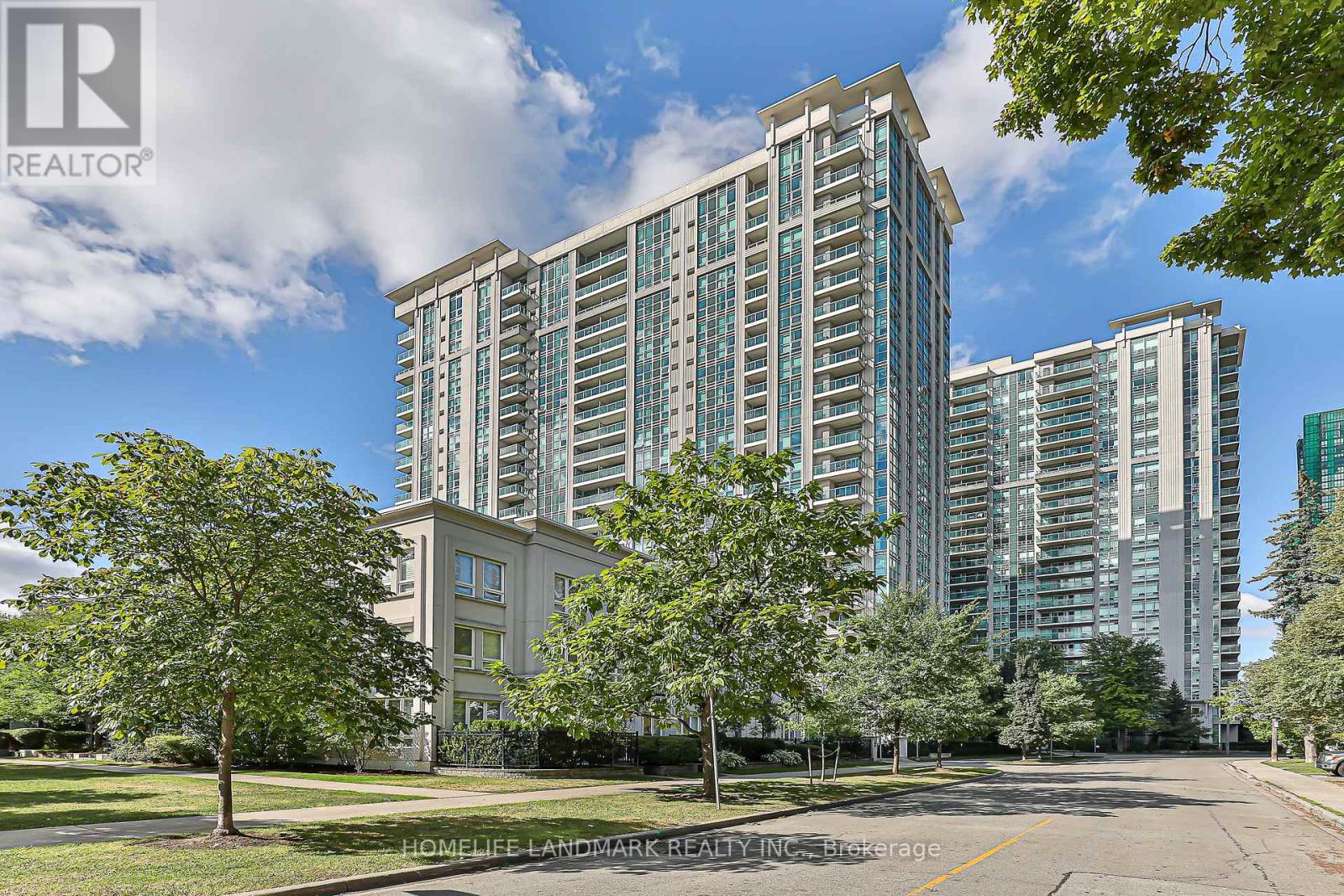 Photo 10 of 1615 17 Anndale Drive, Toronto ON