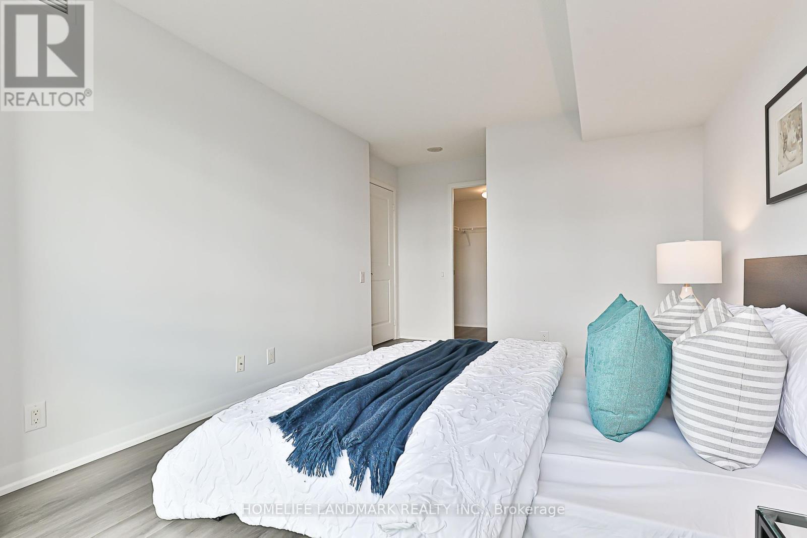 Photo 5 of 1615 17 Anndale Drive, Toronto ON