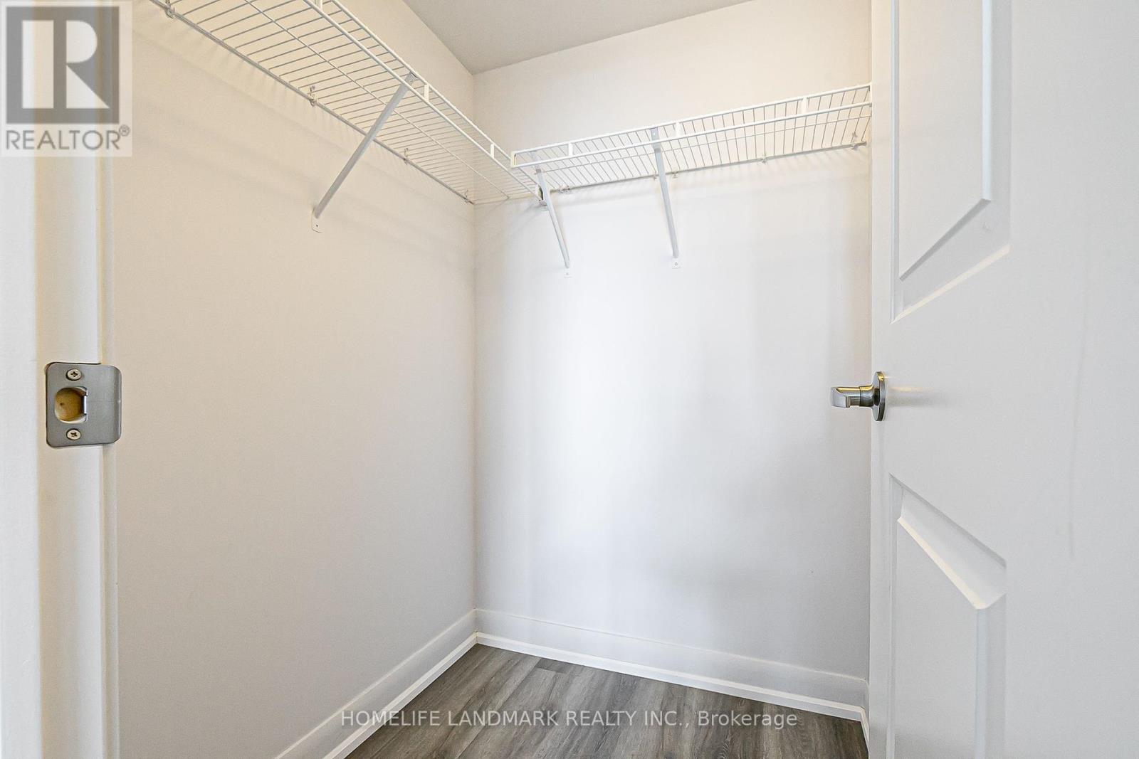 Photo 3 of 1615 17 Anndale Drive, Toronto ON