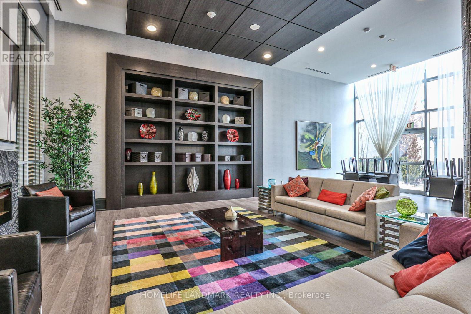Photo 4 of 1615 17 Anndale Drive, Toronto ON