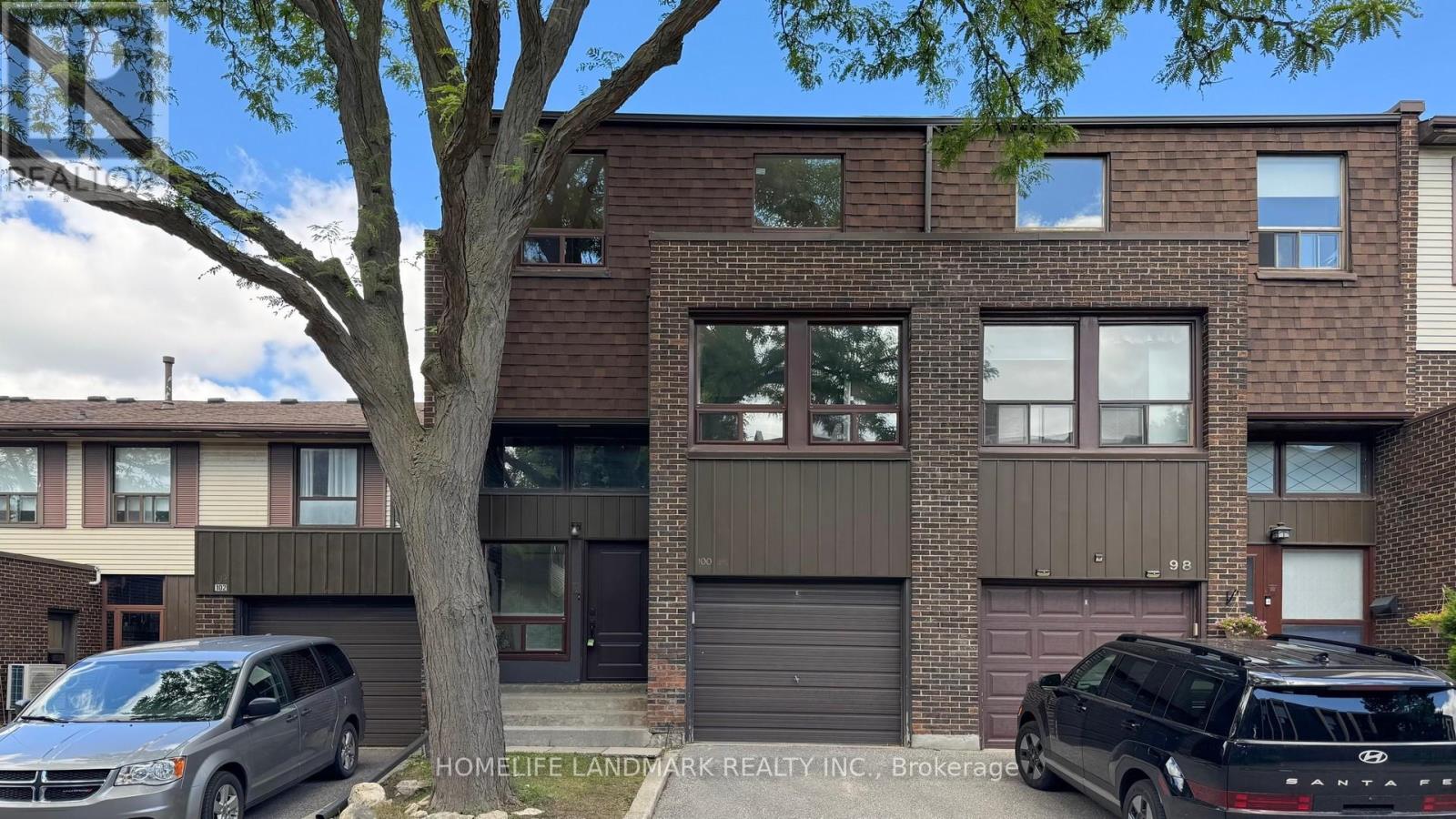 Photo 1 of 4 100 Spire Hill Way, Toronto ON