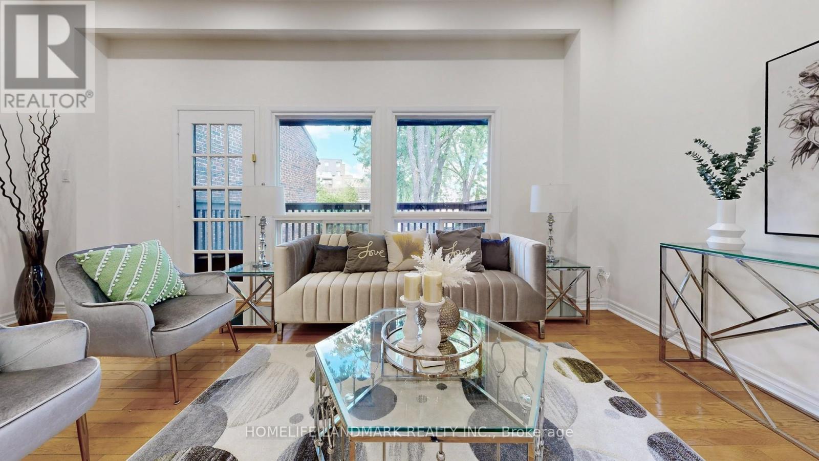 Photo 4 of 4 100 Spire Hill Way, Toronto ON