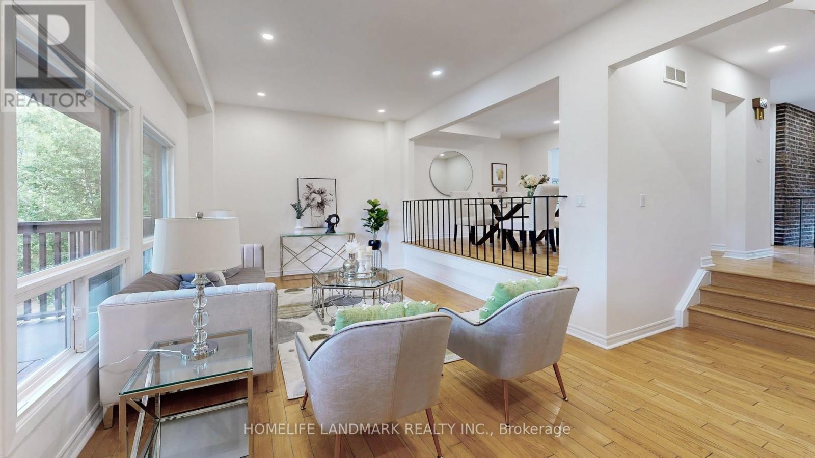 Photo 5 of 4 100 Spire Hill Way, Toronto ON