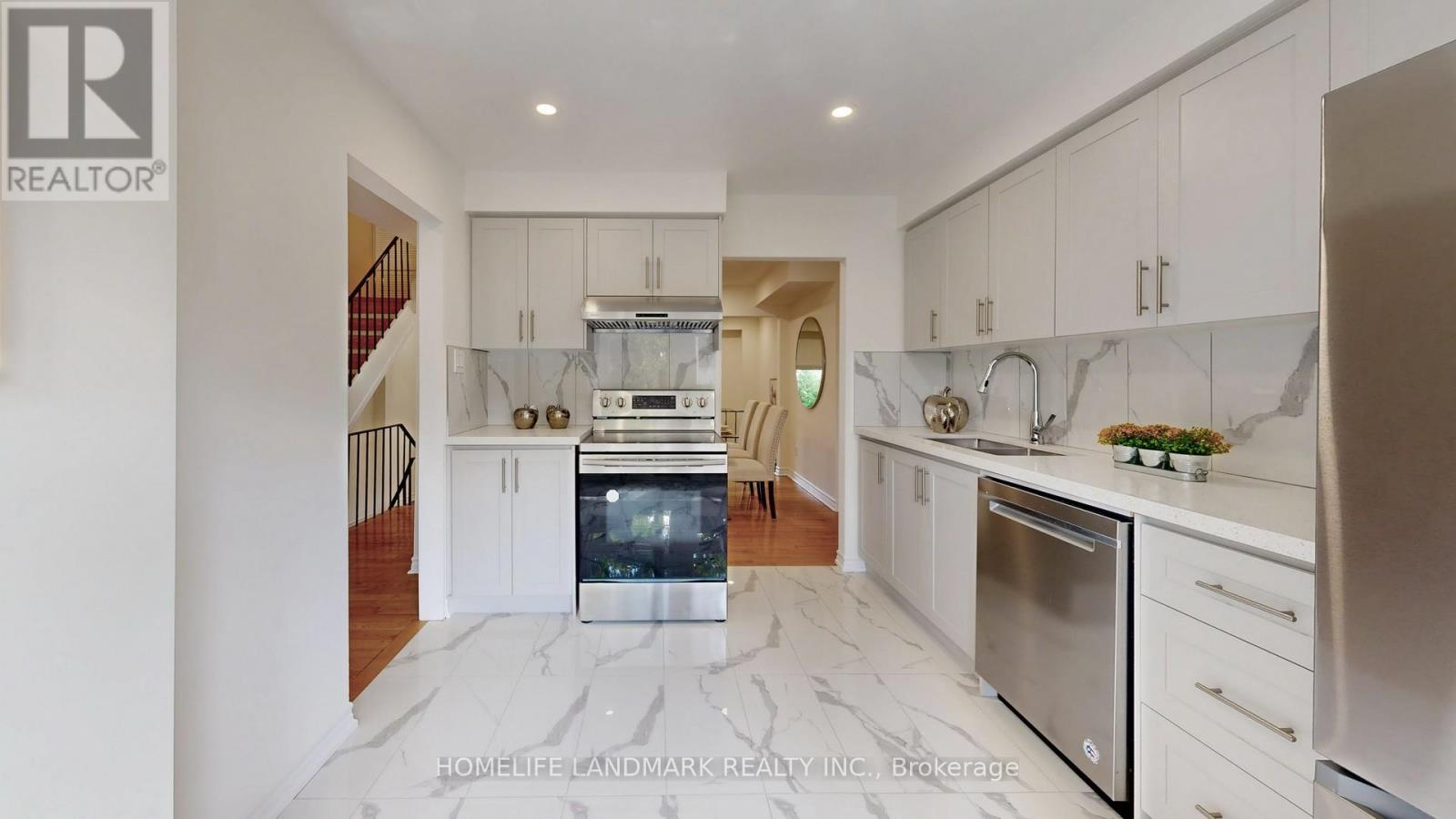 Photo 6 of 4 100 Spire Hill Way, Toronto ON