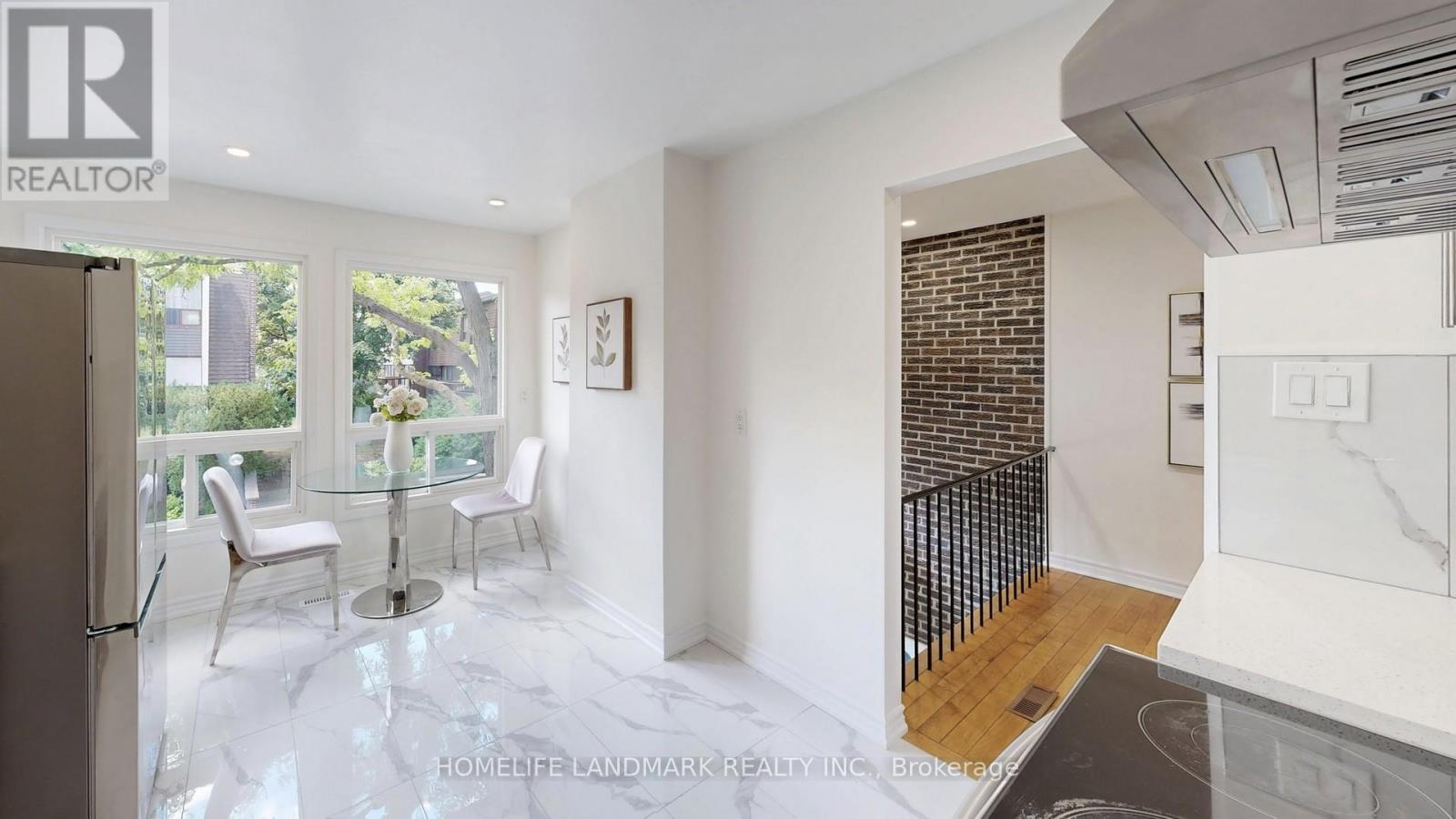 Photo 8 of 4 100 Spire Hill Way, Toronto ON