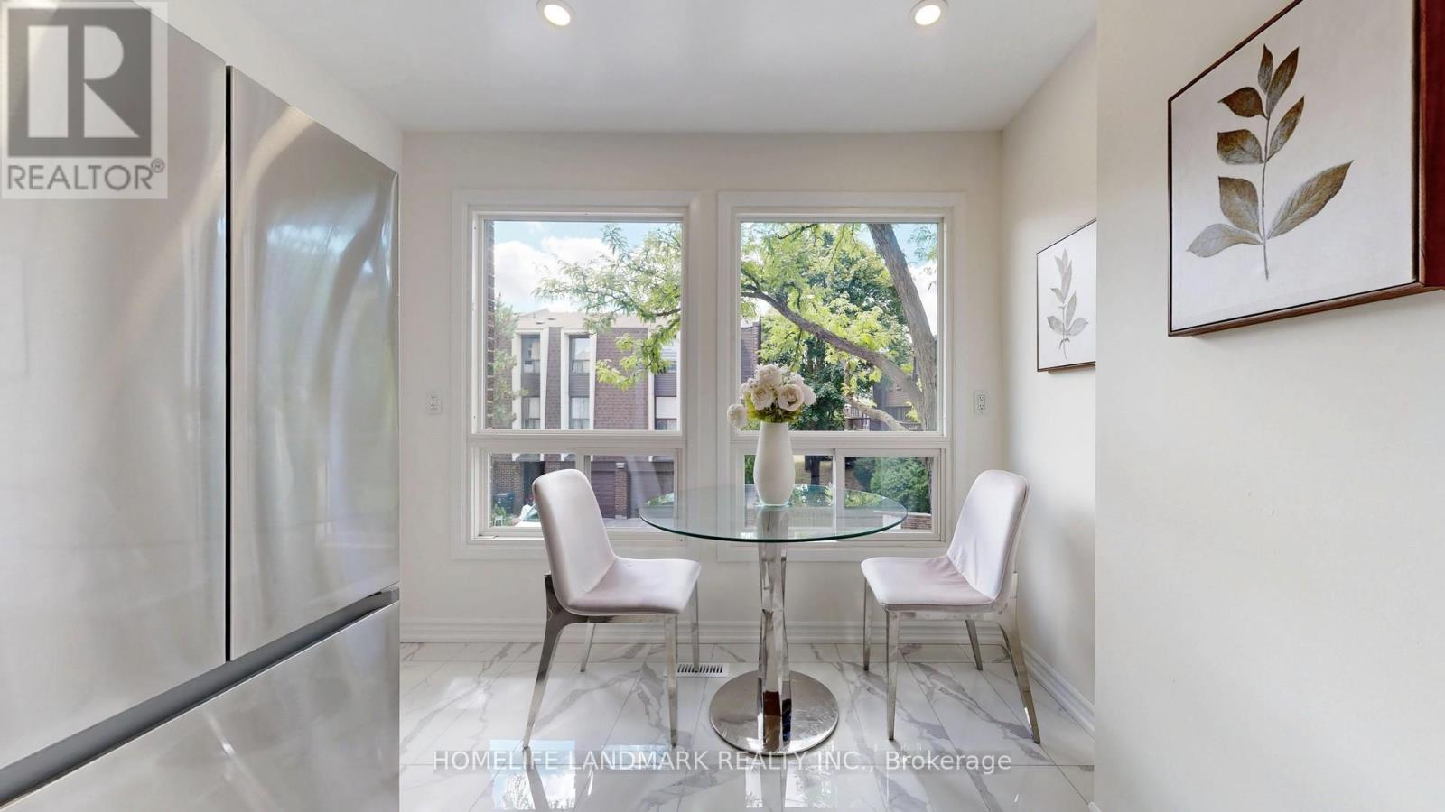 Photo 9 of 4 100 Spire Hill Way, Toronto ON
