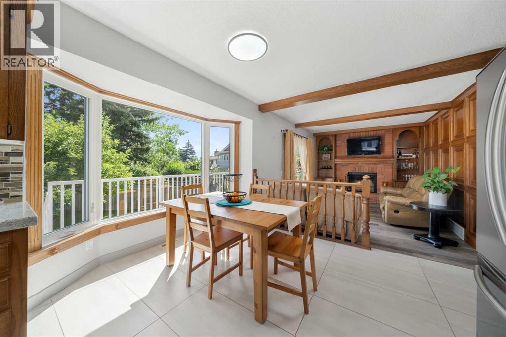 Photo 5 of 12 Strathroy Bay Sw, Calgary AB