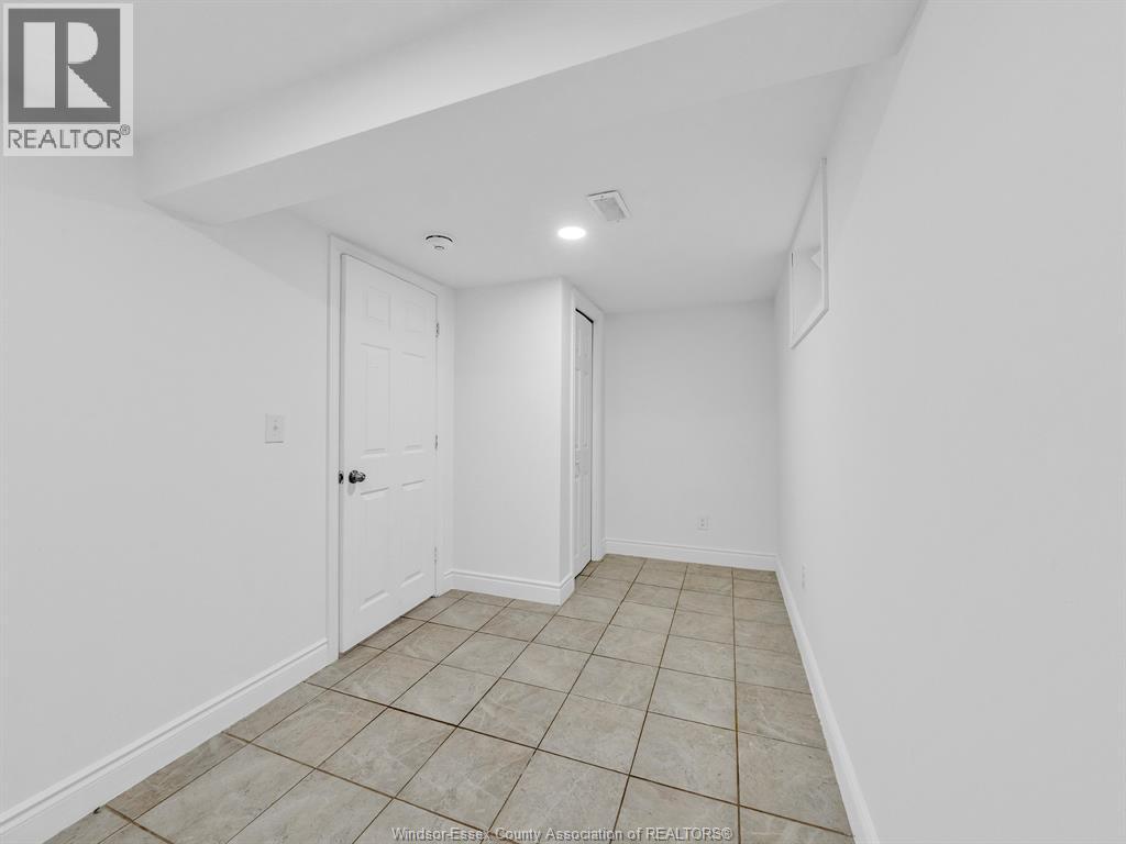 Photo 30 of 915 Mckay Avenue, Windsor ON