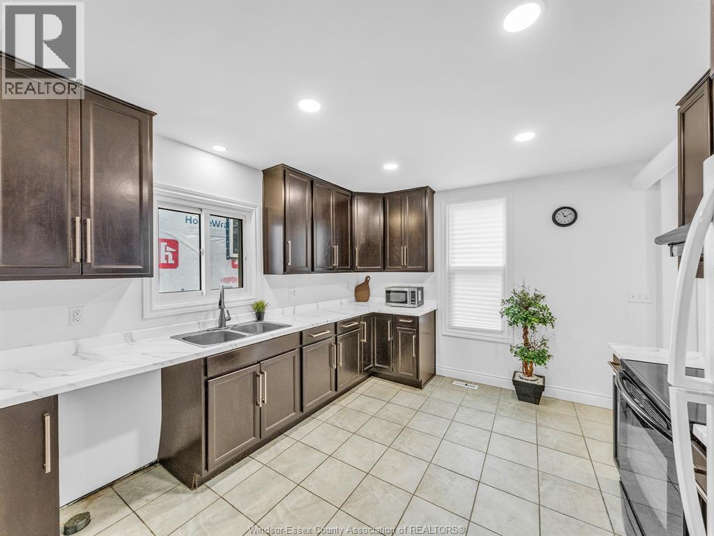 Photo 12 of 915 Mckay Avenue, Windsor ON