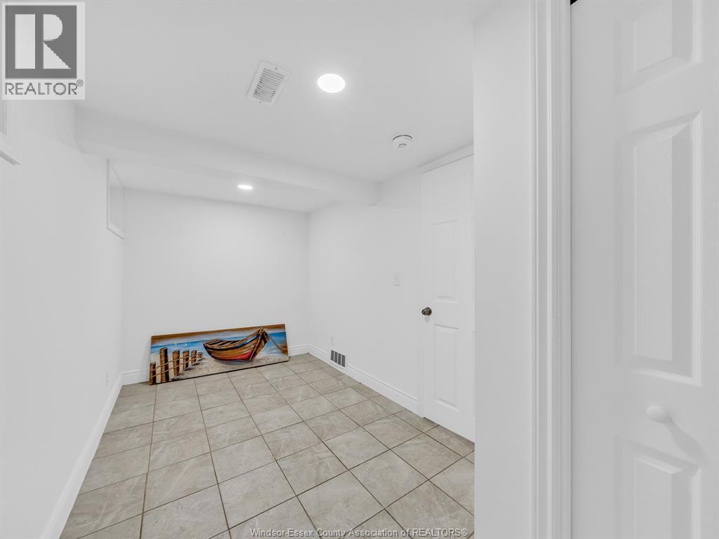 Photo 31 of 915 Mckay Avenue, Windsor ON
